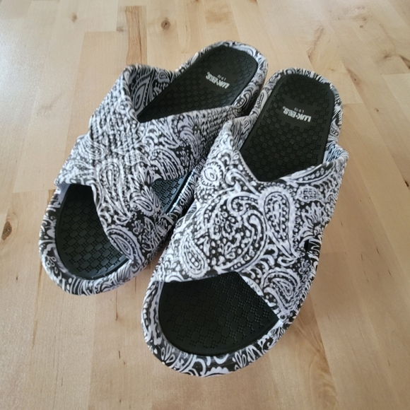 New LUK-EES Women L 9-10 Black/White Paisley Pattern Criss Cross Slide Sandals - Picture 4 of 4